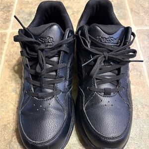 Ladies Tred Safe oil and slip resistant shoes size 8W